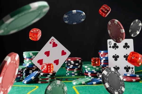 Gratis Gokkasten Online Speel Direct Zonder Registratie 2 depositphotos 668221622 stock photo poker chips stack green table
